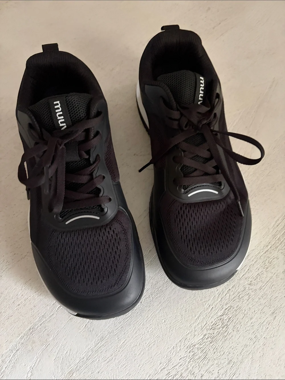 Muuv black unisex pickleball court shoes